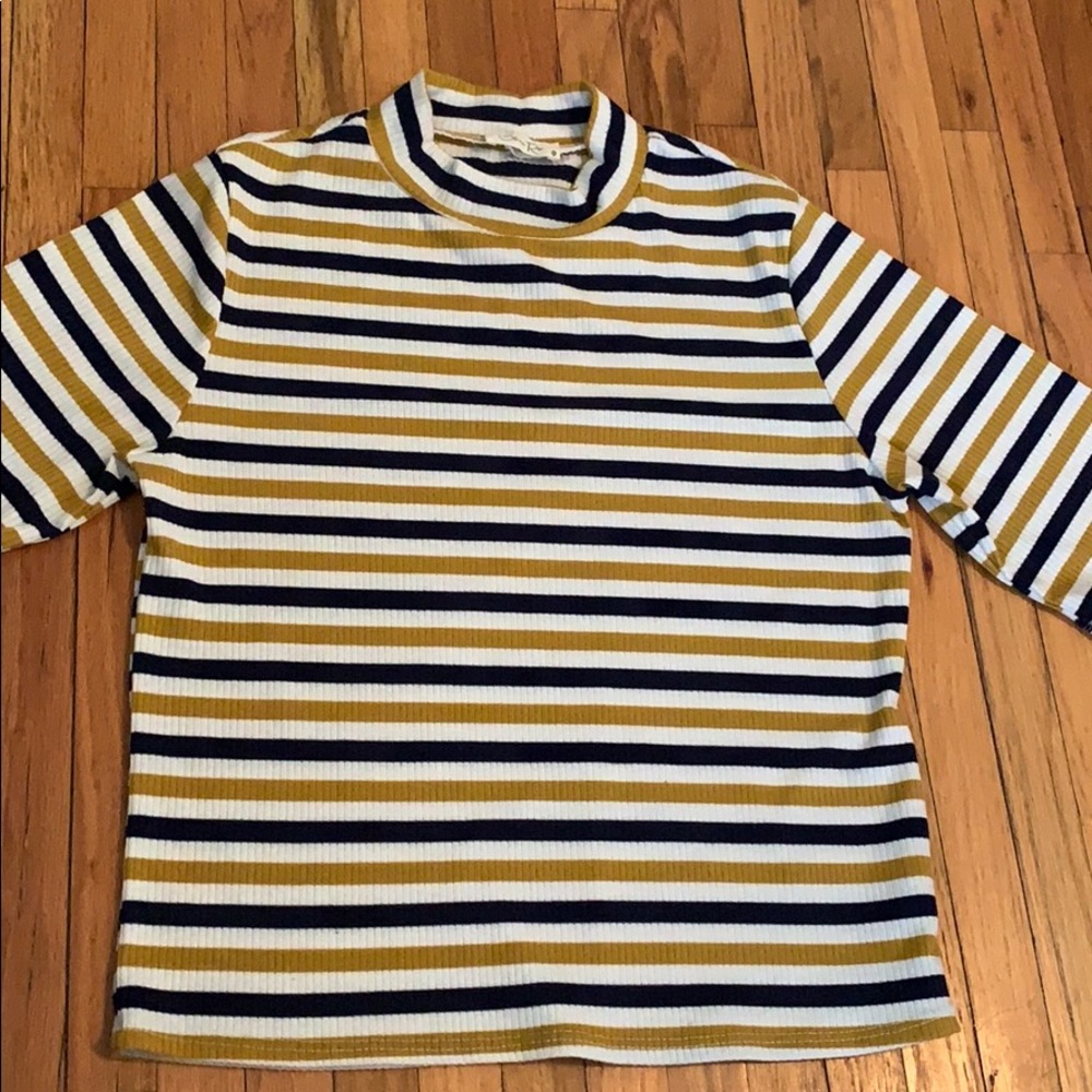 Short sleeve stripped turtle neck tee
